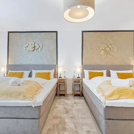 Sonnenglueck - Grosses Fuer 8 Im Zentrum Mit Flexiblen Betten, Balkon & Parkplatz 아파트