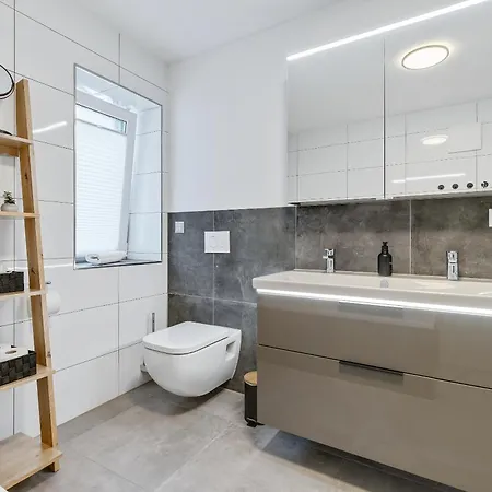 Appartement Sonnenglueck - Grosses Fuer 8 Im Zentrum Mit Flexiblen Betten, Balkon & Parkplatz *